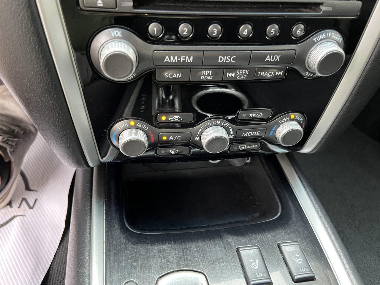 2015 Nissan Pathfinder SV Photo