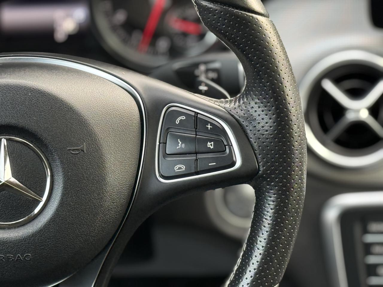 2018 Mercedes-Benz GLA 250 //AMG SPORT | PANO | BACK UP CAMERA | ONE OWNE Photo