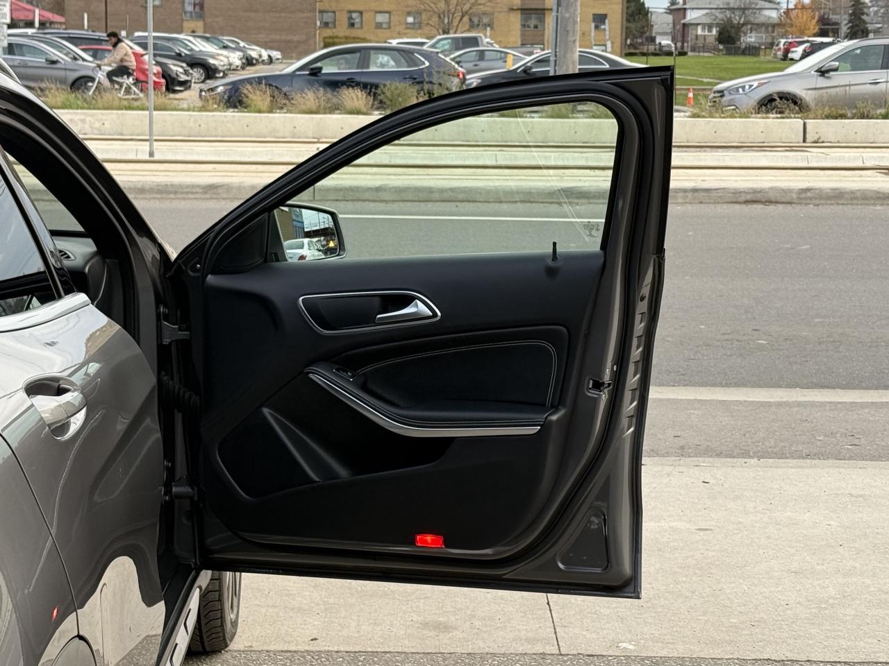 2018 Mercedes-Benz GLA 250 //AMG SPORT | PANO | BACK UP CAMERA | ONE OWNE Photo