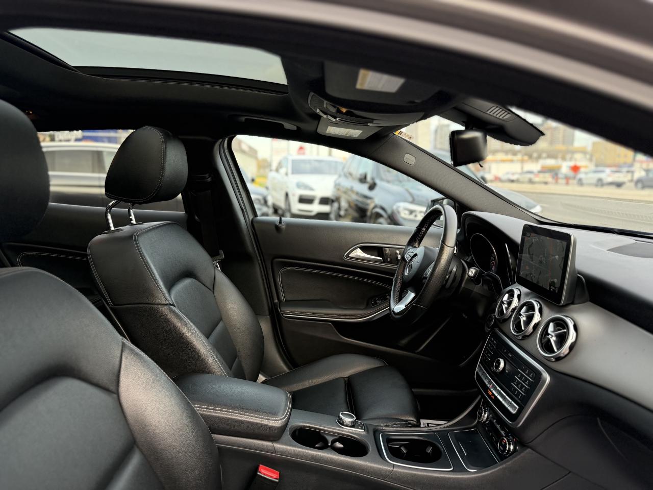 2018 Mercedes-Benz GLA 250 //AMG SPORT | PANO | BACK UP CAMERA | ONE OWNE Photo