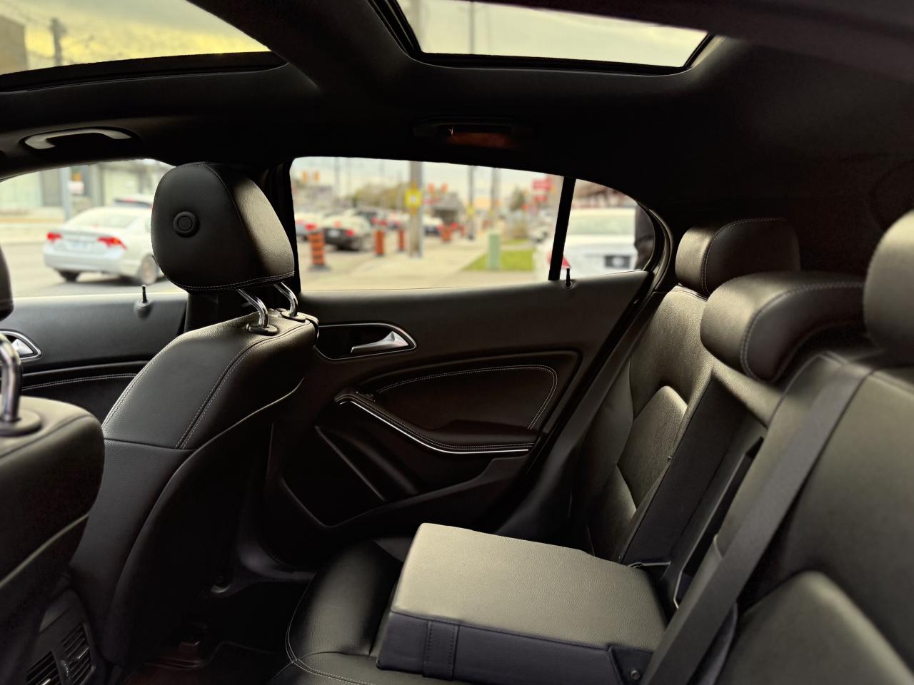 2018 Mercedes-Benz GLA 250 //AMG SPORT | PANO | BACK UP CAMERA | ONE OWNE Photo