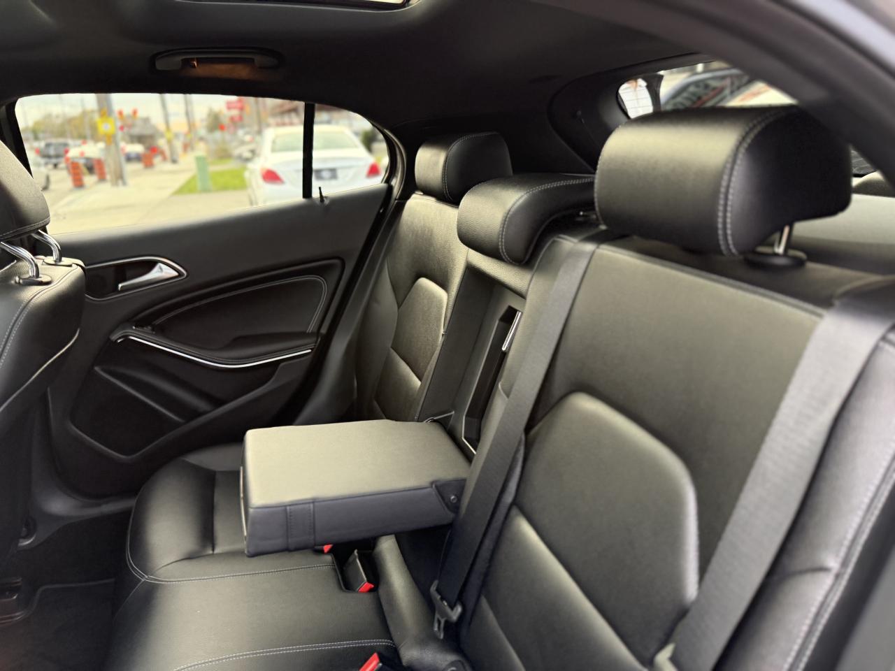 2018 Mercedes-Benz GLA 250 //AMG SPORT | PANO | BACK UP CAMERA | ONE OWNE Photo