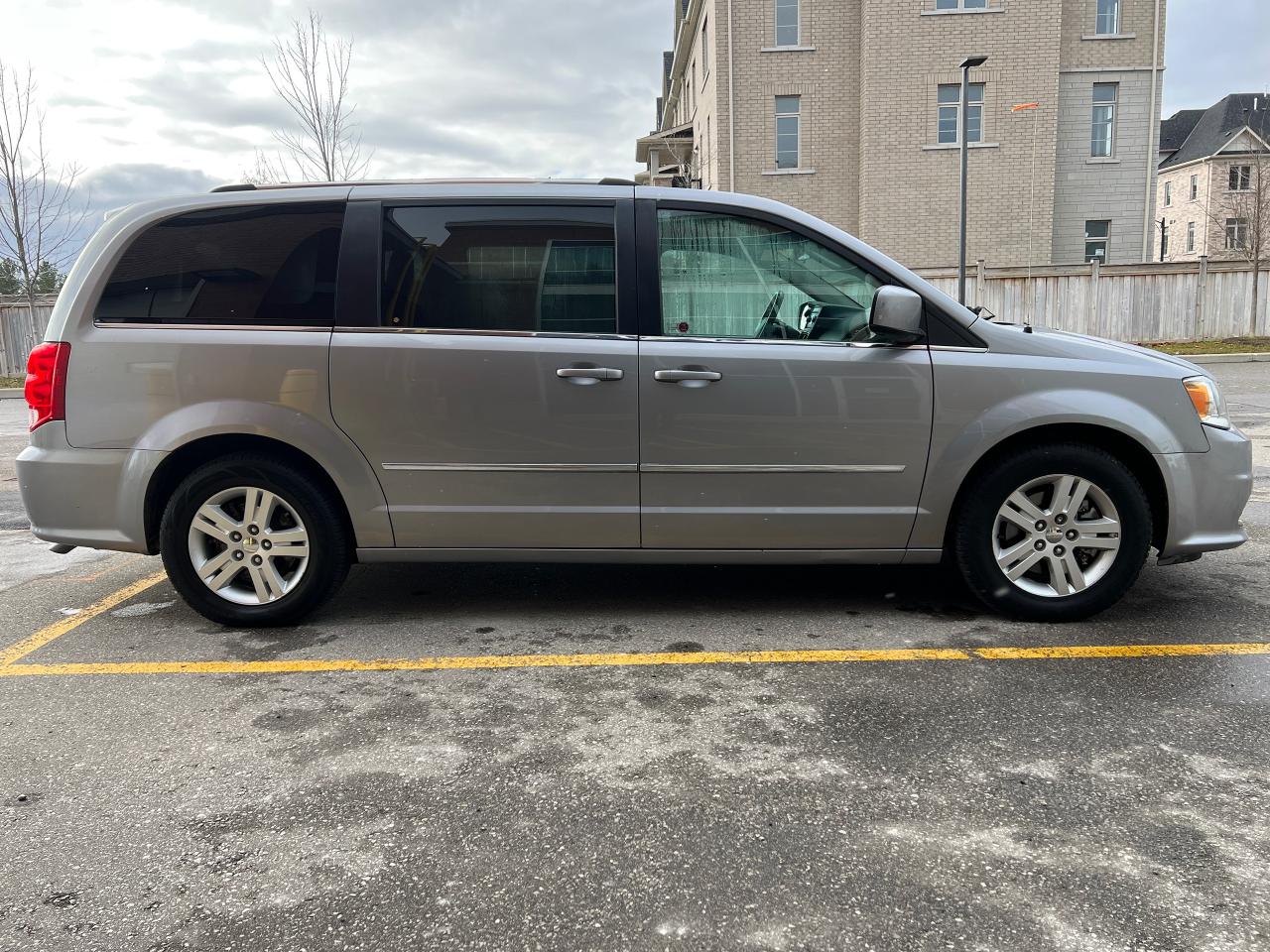 2017 Dodge Grand Caravan Crew - Photo #7