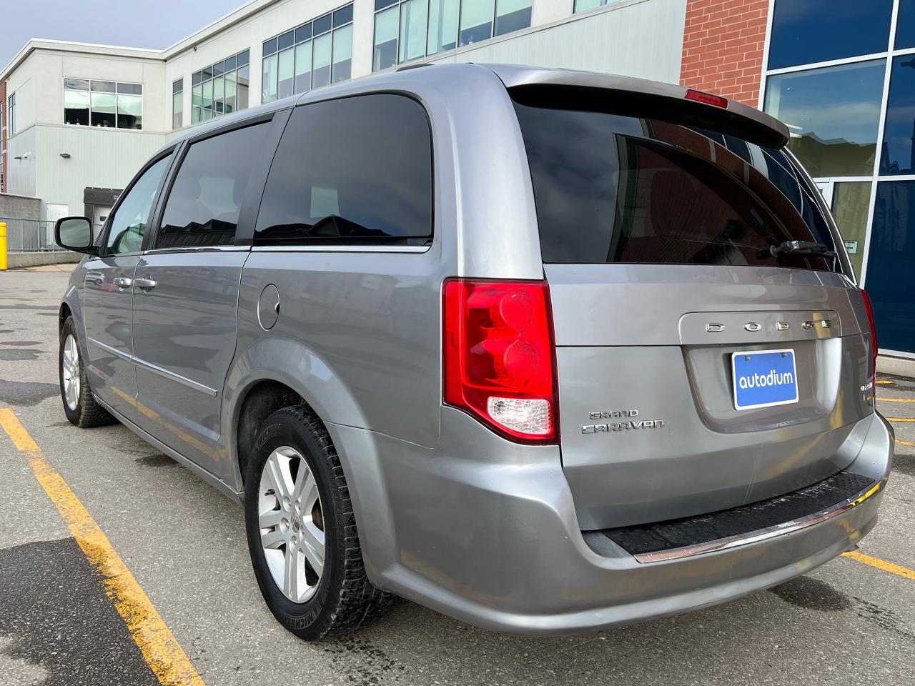 2017 Dodge Grand Caravan Crew Photo3