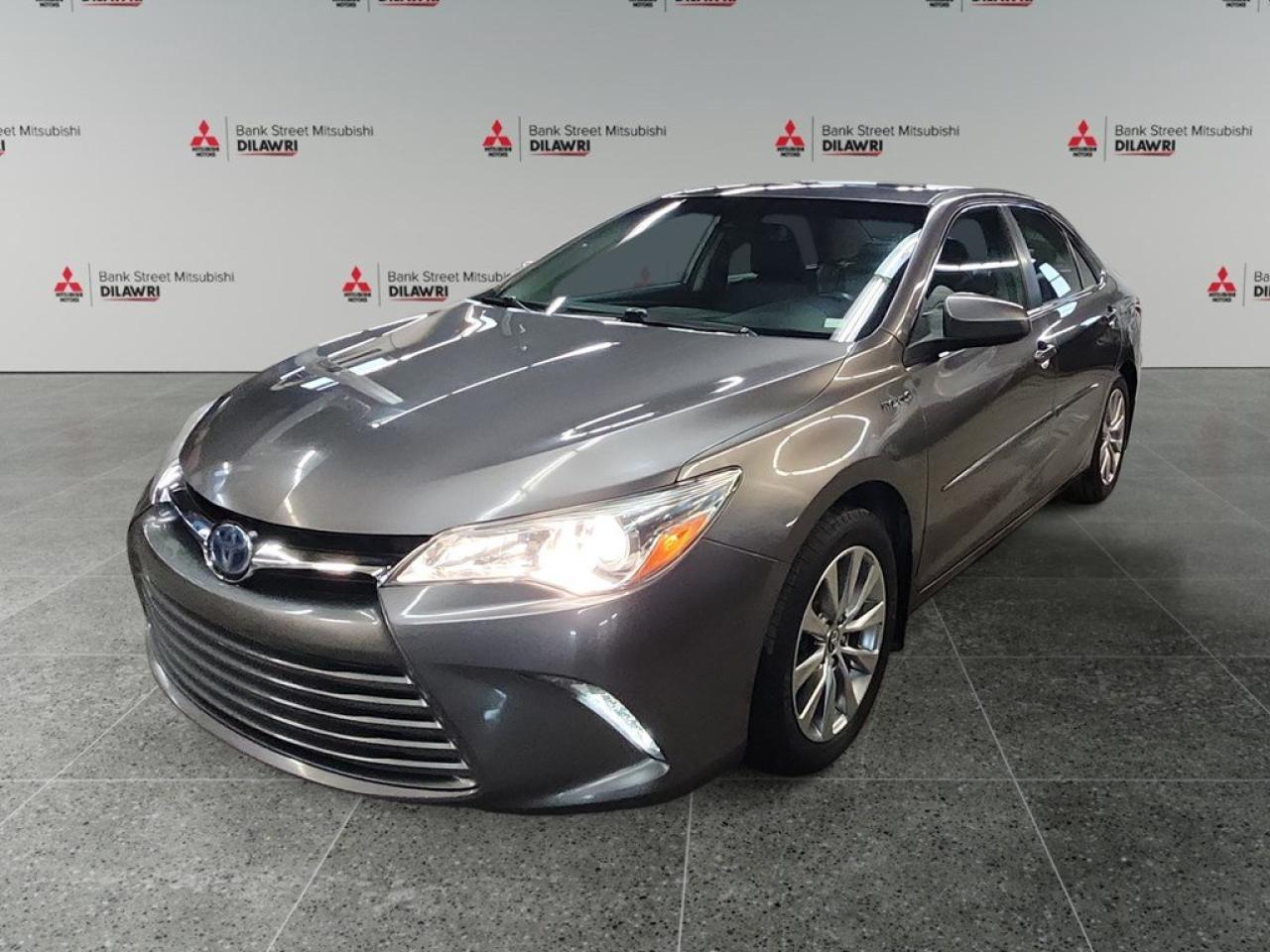 Used 2017 Toyota Camry HYBRID 4dr Sdn LE for sale in Gloucester, ON