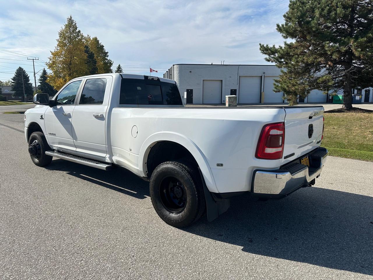 2019 RAM 3500 LARAMIE - 6.7L CUMMINS DIESEL - Photo #3