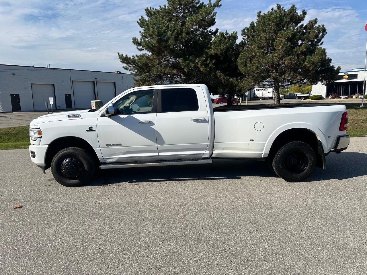 2019 RAM 3500 LARAMIE - 6.7L CUMMINS DIESEL - Photo #4