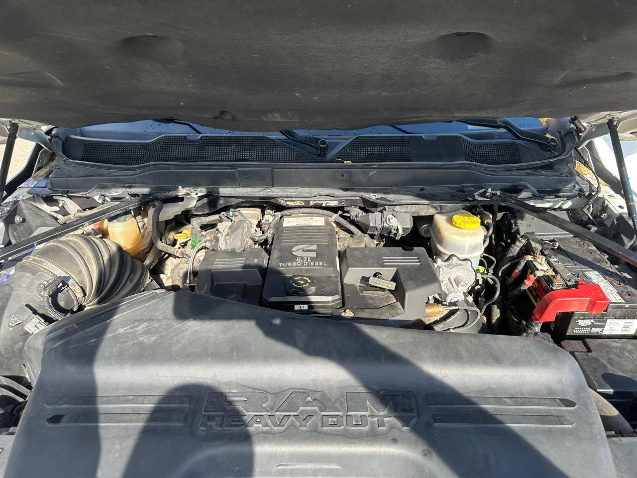 2019 RAM 3500 LARAMIE - 6.7L CUMMINS DIESEL - Photo #11
