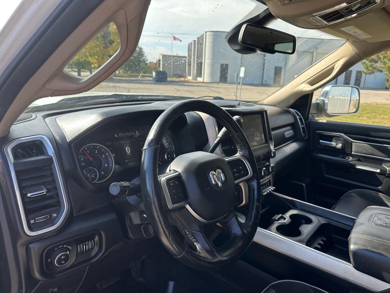 2019 RAM 3500 LARAMIE - 6.7L CUMMINS DIESEL - Photo #16