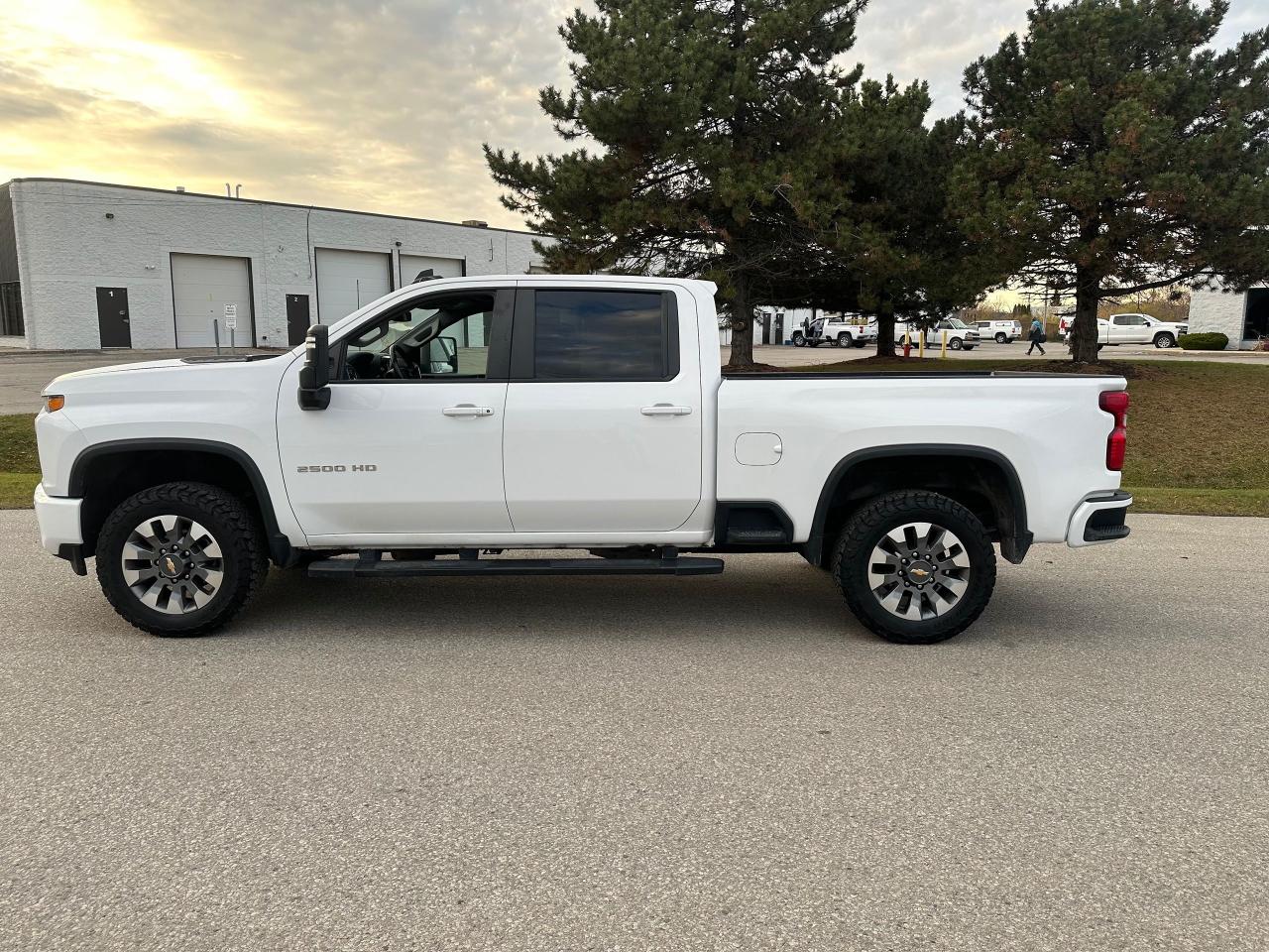 2022 Chevrolet Silverado 2500 HD - 6.6L V8 GAS - 6 PASSENGER - Photo #2