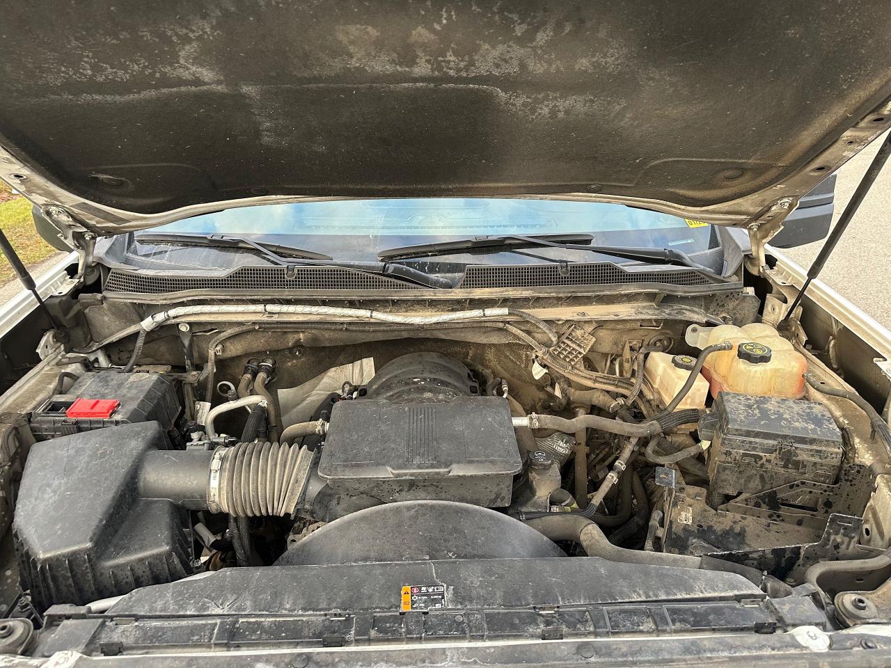 2022 Chevrolet Silverado 2500 HD - 6.6L V8 GAS - 6 PASSENGER - Photo #3