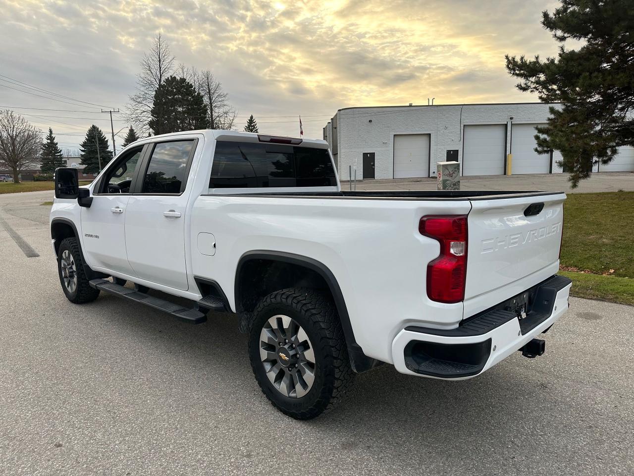 2022 Chevrolet Silverado 2500 HD - 6.6L V8 GAS - 6 PASSENGER - Photo #4