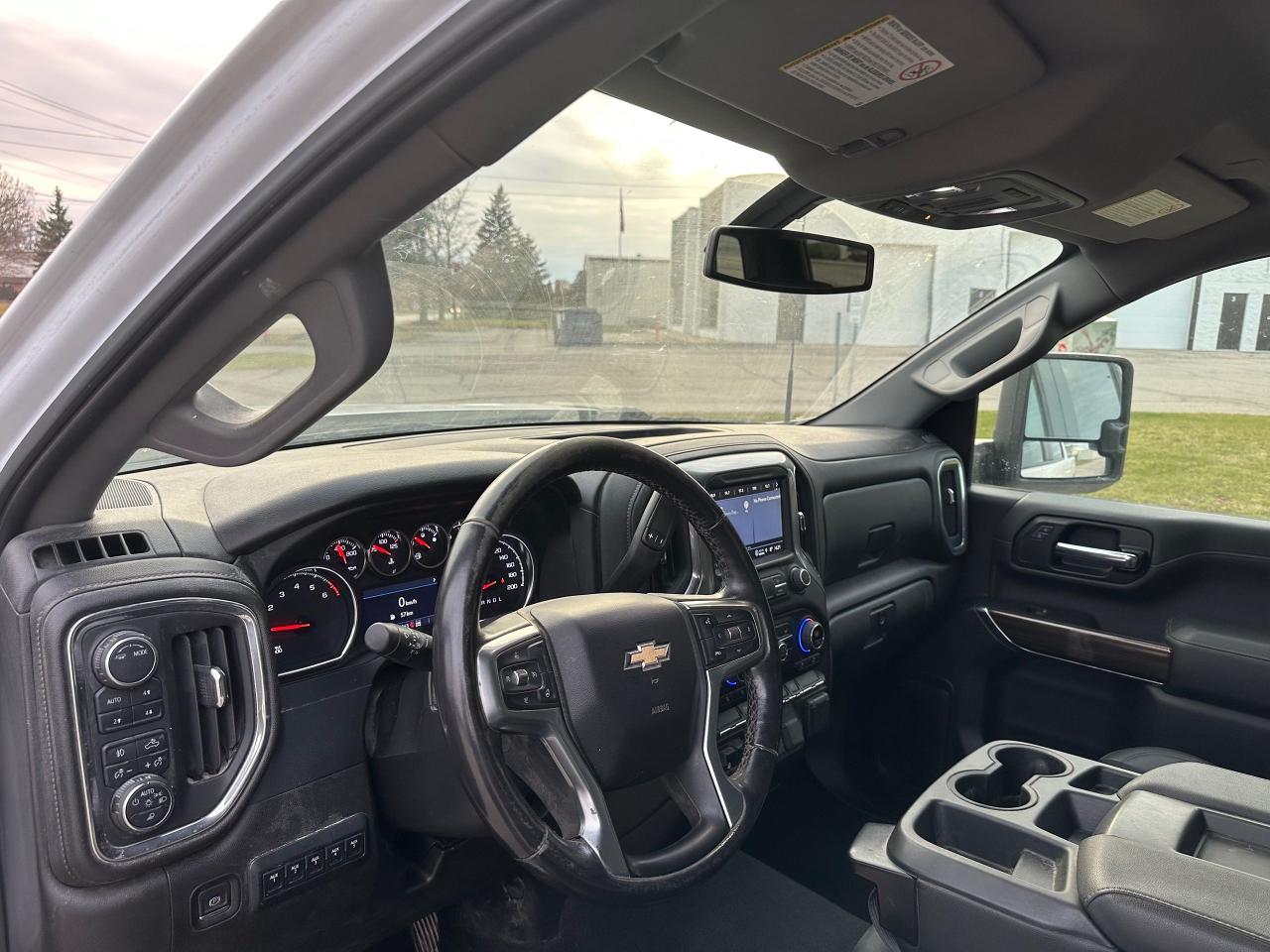 2022 Chevrolet Silverado 2500 HD - 6.6L V8 GAS - 6 PASSENGER - Photo #14