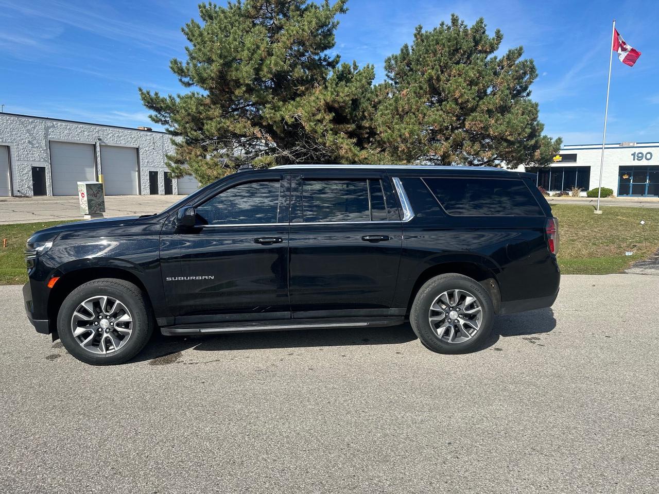2021 Chevrolet Suburban 5.3L - 8 PASSENGER - Photo #2