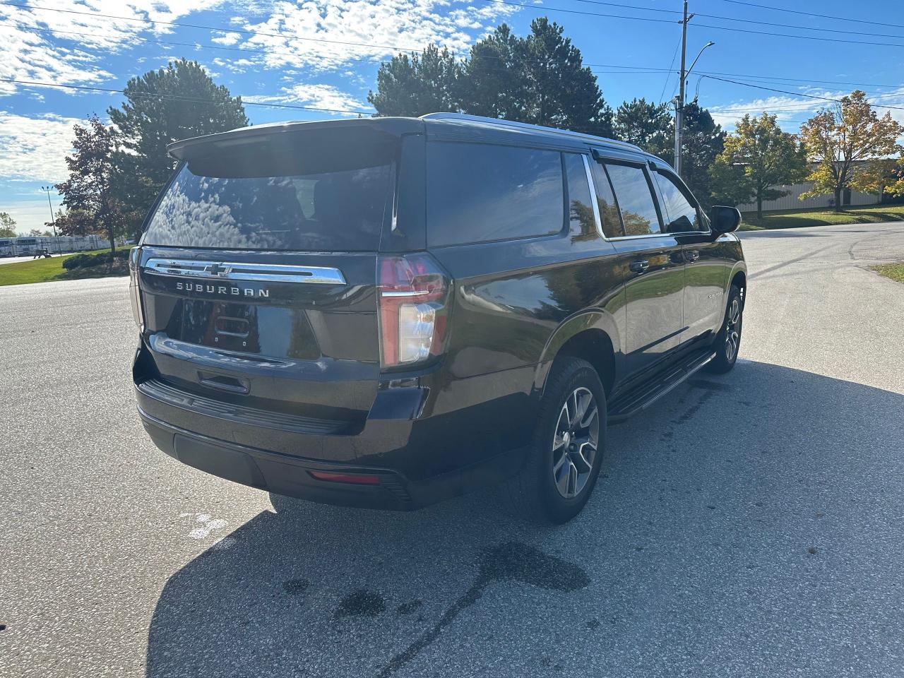 2021 Chevrolet Suburban 5.3L - 8 PASSENGER - Photo #3