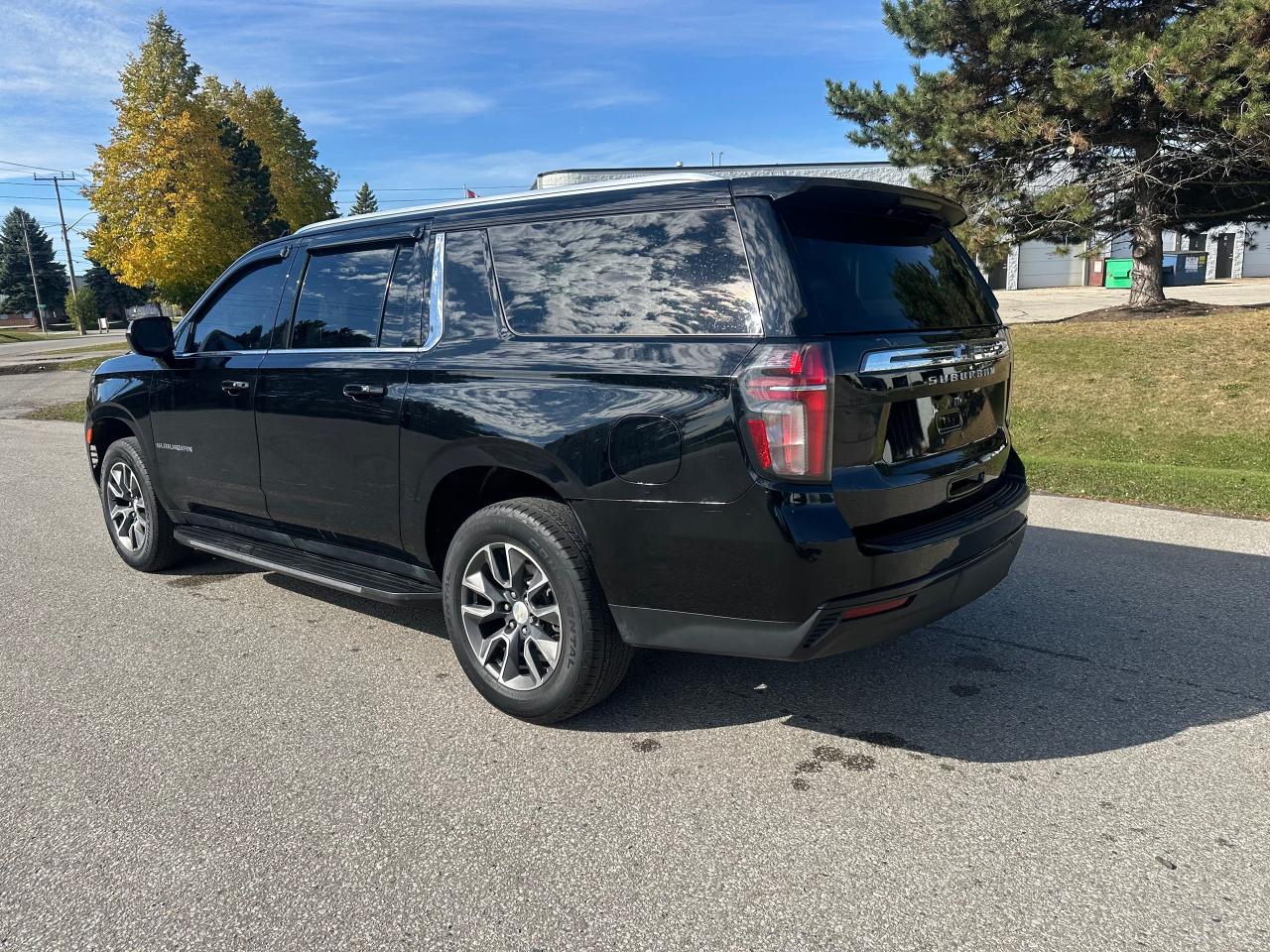 2021 Chevrolet Suburban 5.3L - 8 PASSENGER - Photo #5