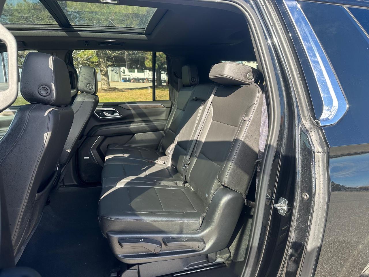 2021 Chevrolet Suburban 5.3L - 8 PASSENGER - Photo #11