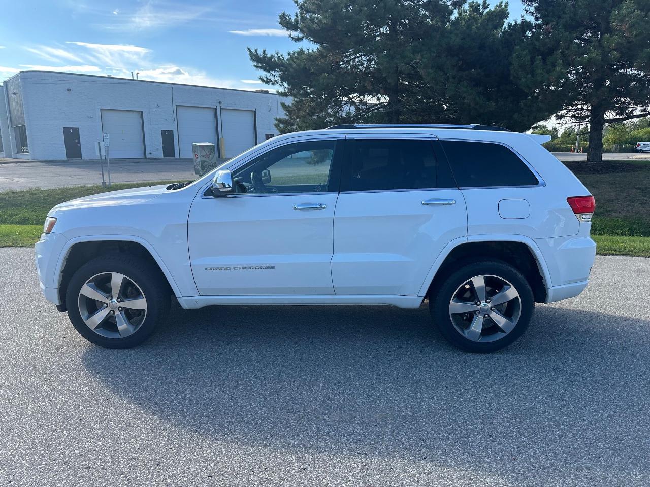 2014 Jeep Grand Cherokee OVERLAND - 3.0L DIESEL - Photo #2