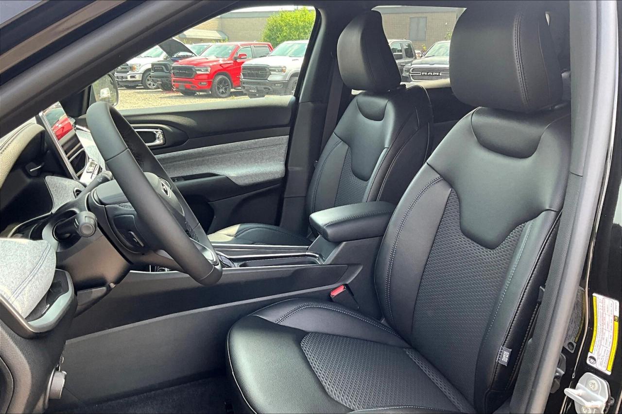 2026 Jeep Compass NORTH | 4X4 | 8.4" Touchscreen | Blind Spot Detect Photo