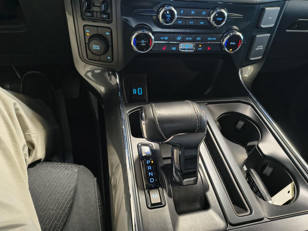 2022 Ford F-150 XLT 4WD SuperCrew 5.5' Box Photo0