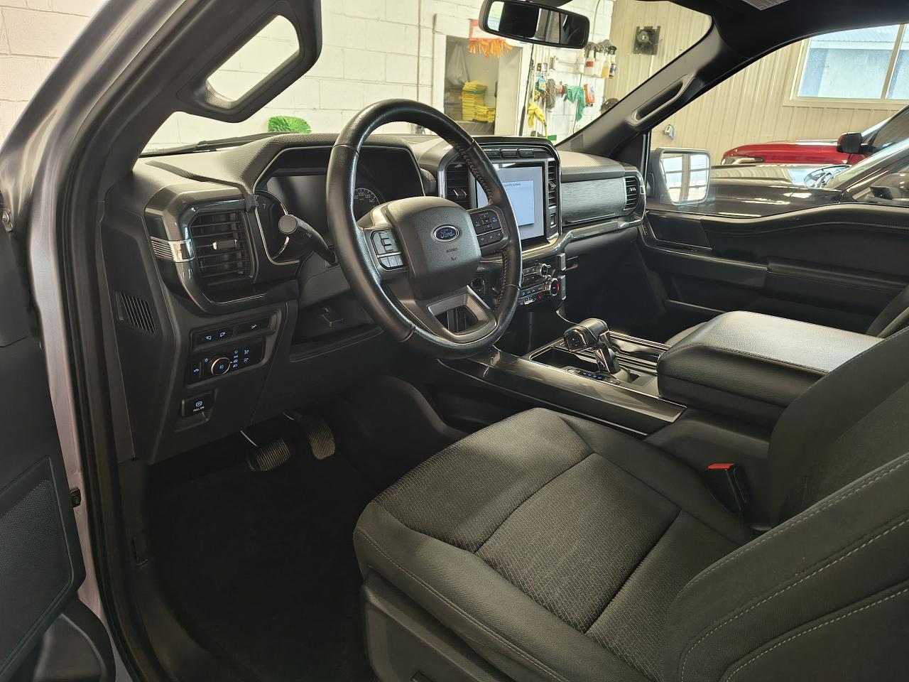 2022 Ford F-150 XLT 4WD SuperCrew 5.5' Box Photo0