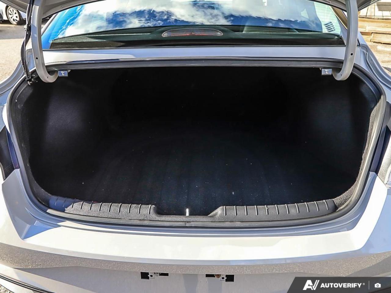 2021 Hyundai Elantra Essential, R/V CAM, LKA, FCA, HEATED SEATS Photo