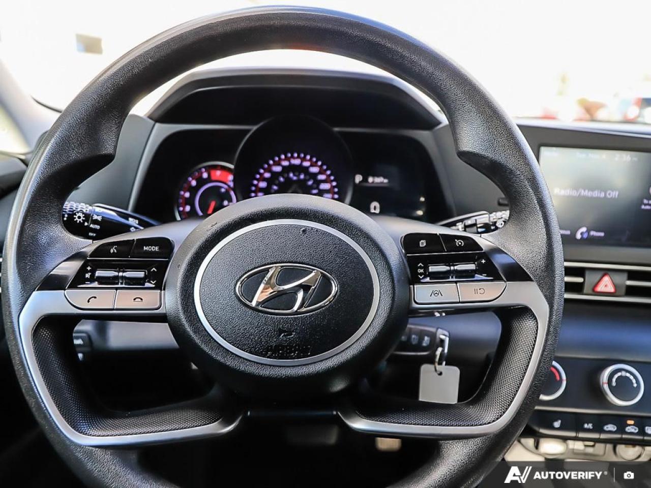 2021 Hyundai Elantra Essential, R/V CAM, LKA, FCA, HEATED SEATS Photo