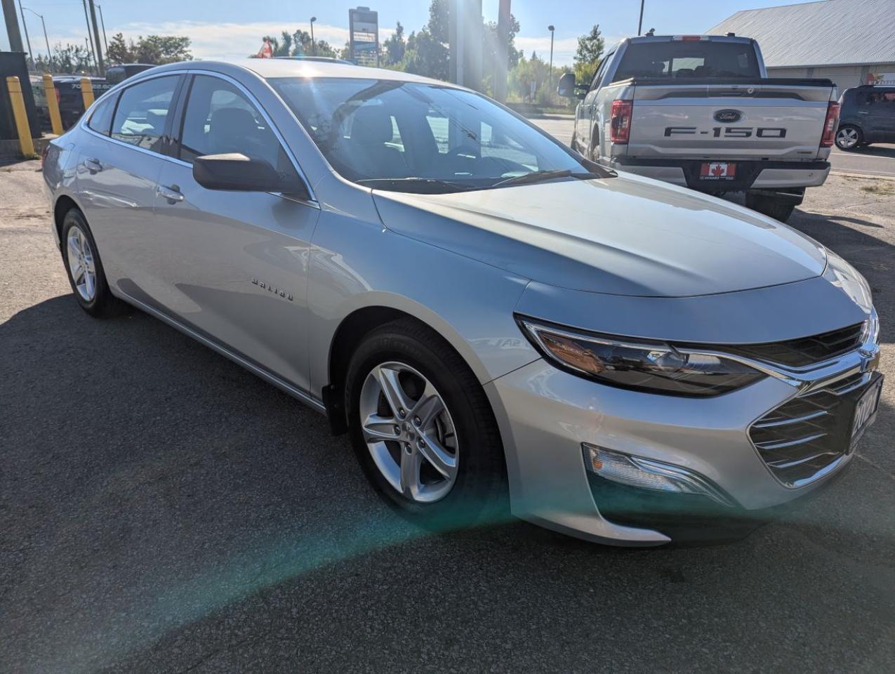 2021 Chevrolet Malibu LS WITH LOW LOW KILOMETERS!! Photo3