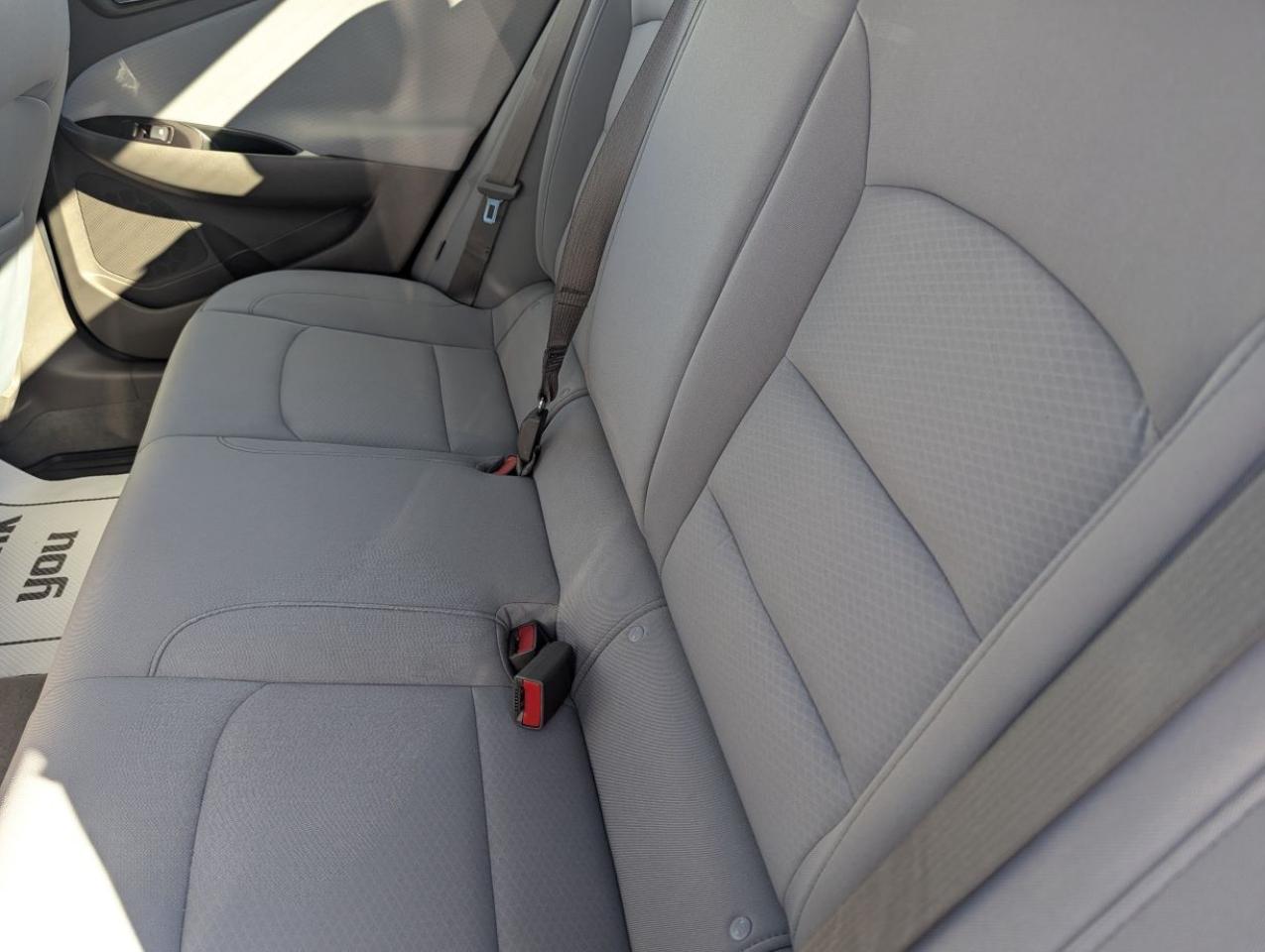 2021 Chevrolet Malibu LS WITH LOW LOW KILOMETERS!! Photo