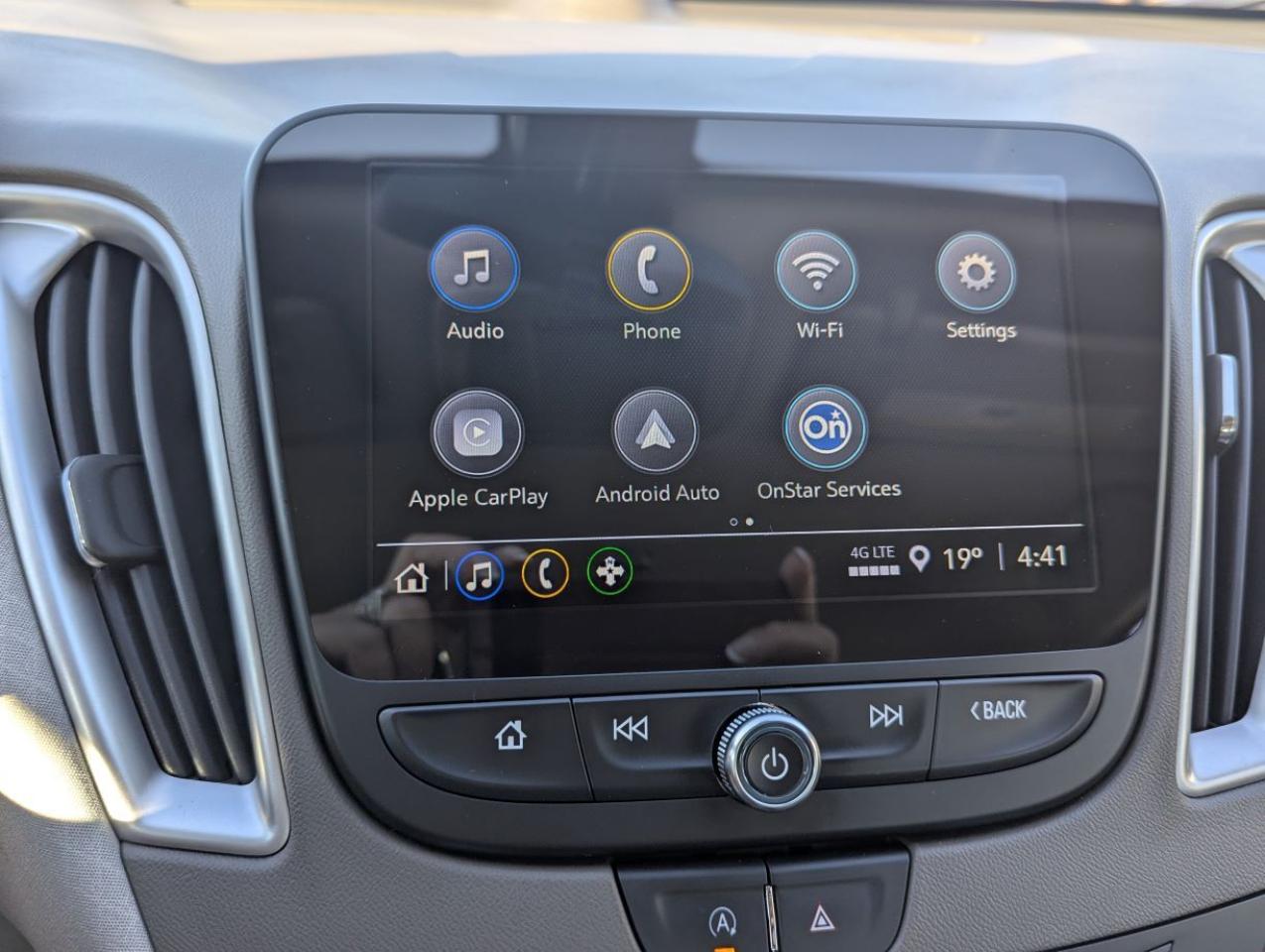 2021 Chevrolet Malibu LS WITH LOW LOW KILOMETERS!! Photo