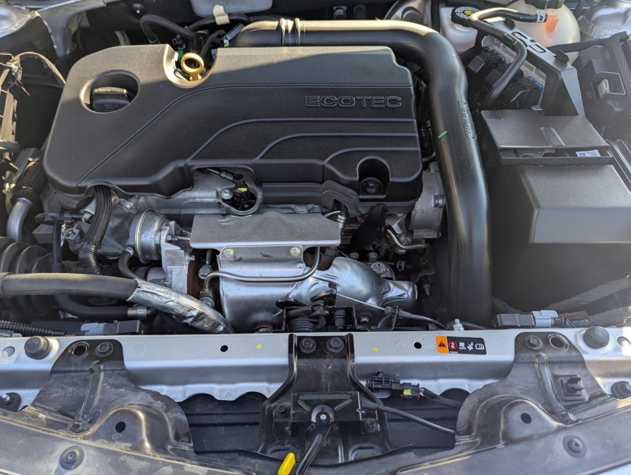 2021 Chevrolet Malibu LS WITH LOW LOW KILOMETERS!! Photo