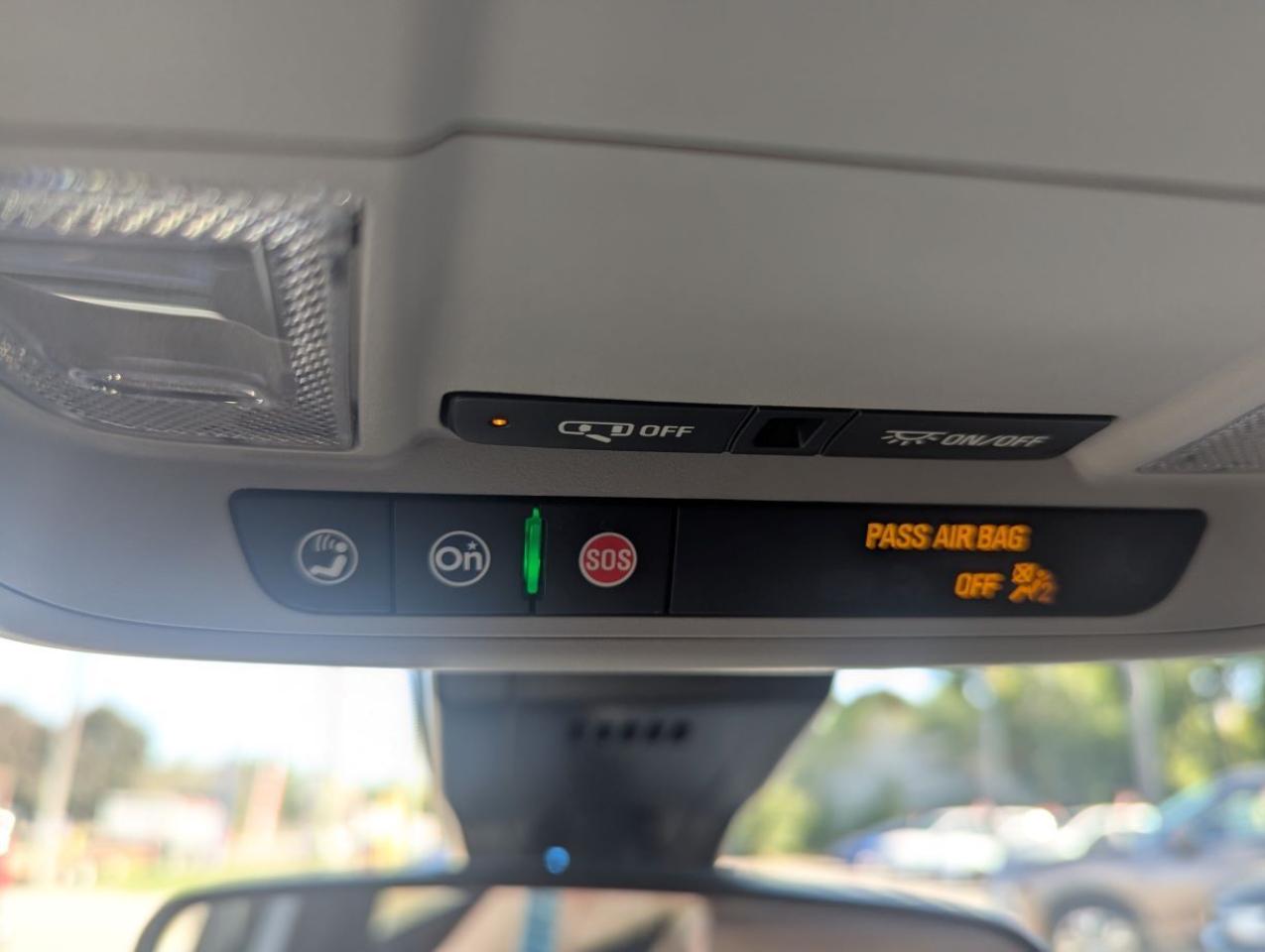 2023 Chevrolet Equinox LT WITH LOW LOW KILOMETERS!! Photo