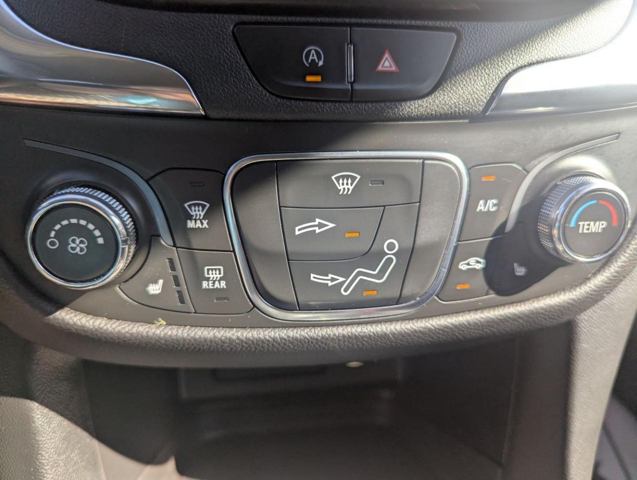 2023 Chevrolet Equinox LT WITH LOW LOW KILOMETERS!! Photo