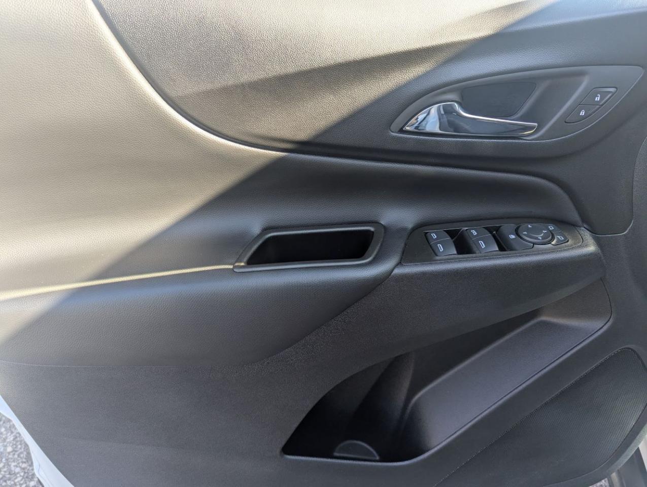 2023 Chevrolet Equinox LT WITH LOW LOW KILOMETERS!! Photo