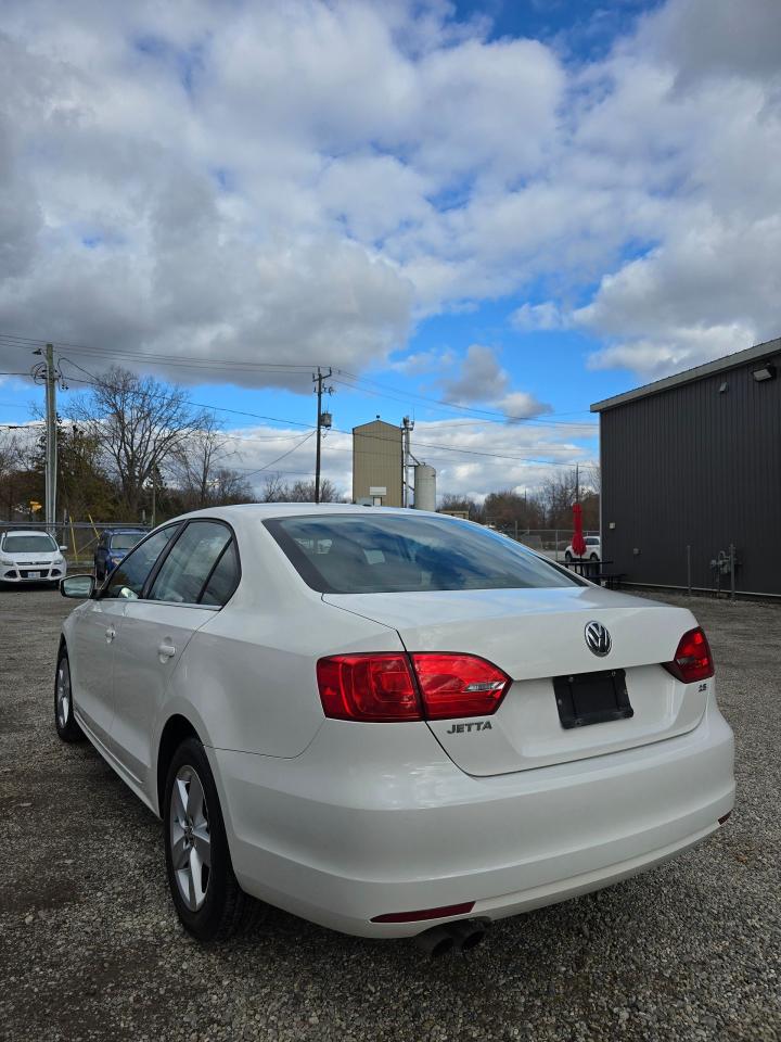 2012 Volkswagen Jetta 4dr 2.5L Auto Sportline - Photo #6