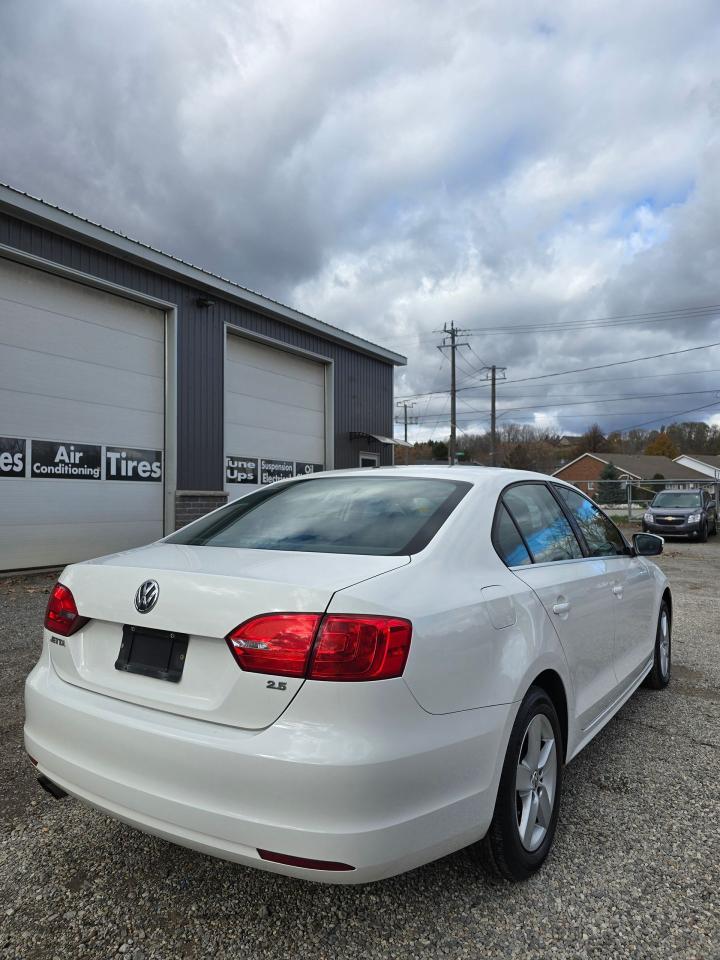 2012 Volkswagen Jetta 4dr 2.5L Auto Sportline - Photo #10