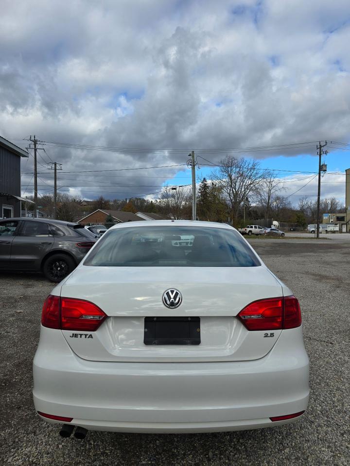 2012 Volkswagen Jetta 4dr 2.5L Auto Sportline - Photo #11