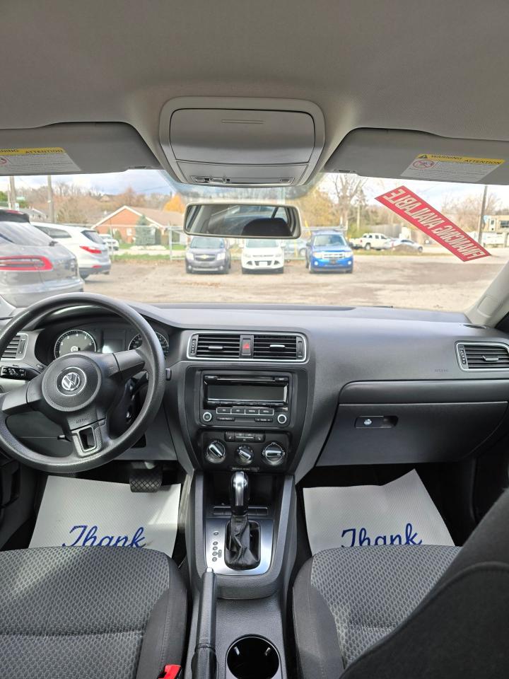 2012 Volkswagen Jetta 4dr 2.5L Auto Sportline - Photo #12