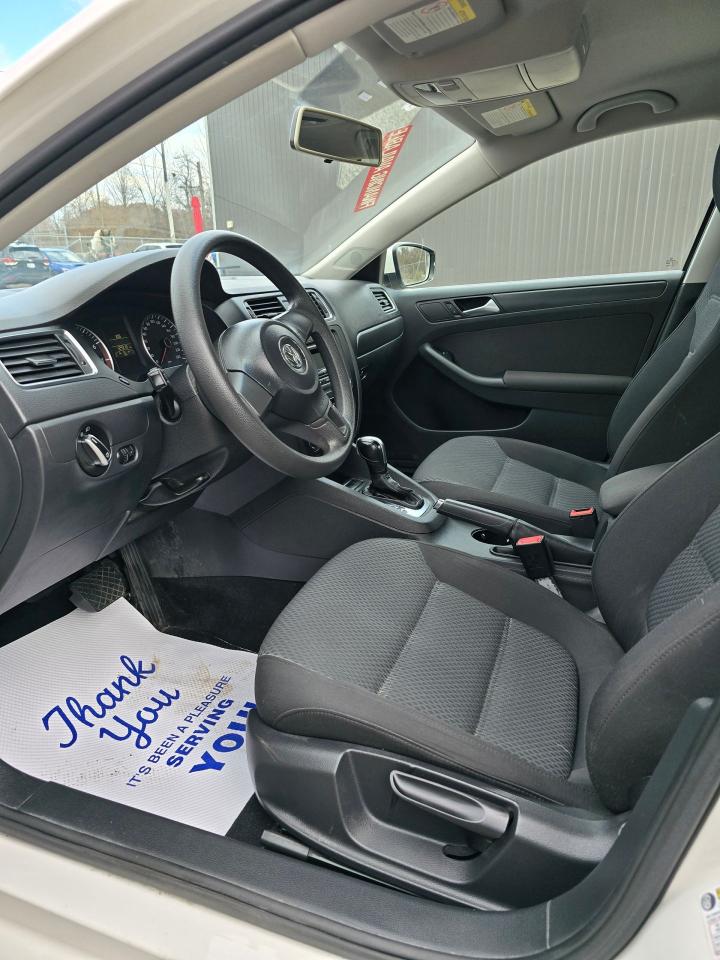 2012 Volkswagen Jetta 4dr 2.5L Auto Sportline - Photo #13