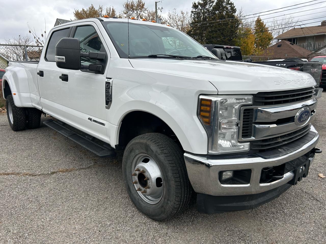 2018 Ford SUPER DUTY F-350 DRW XLT - Photo #2