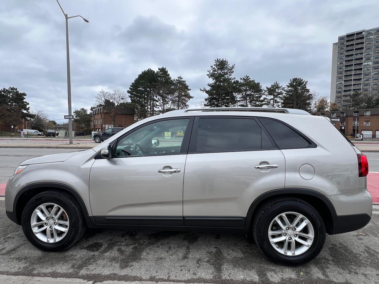 2014 Kia Sorento LX-BACK CAM-BLUETOOTH-HEATED SEATS & MORE! Photo3