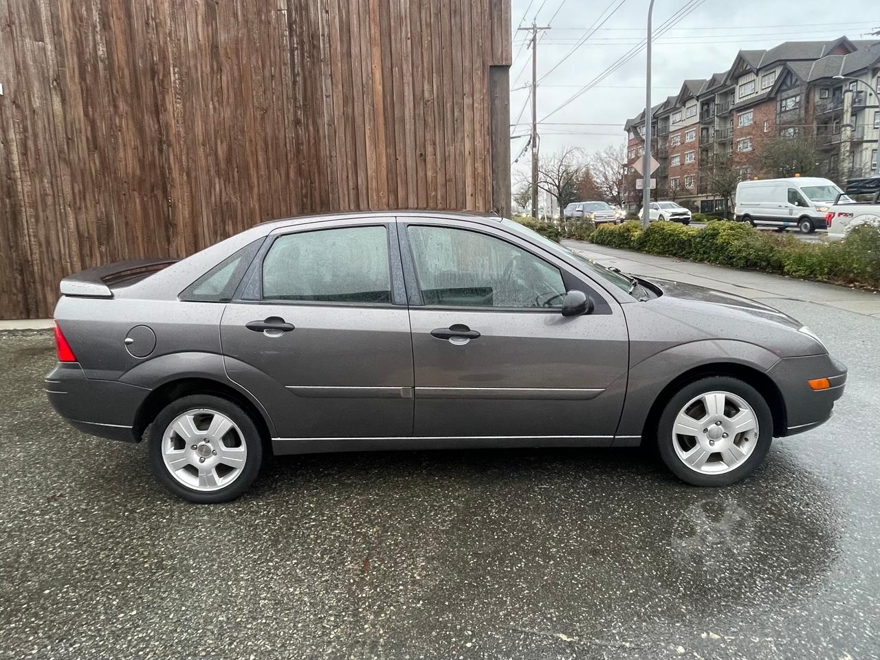 2007 Ford Focus FINANCING AVAILABLE Photo4