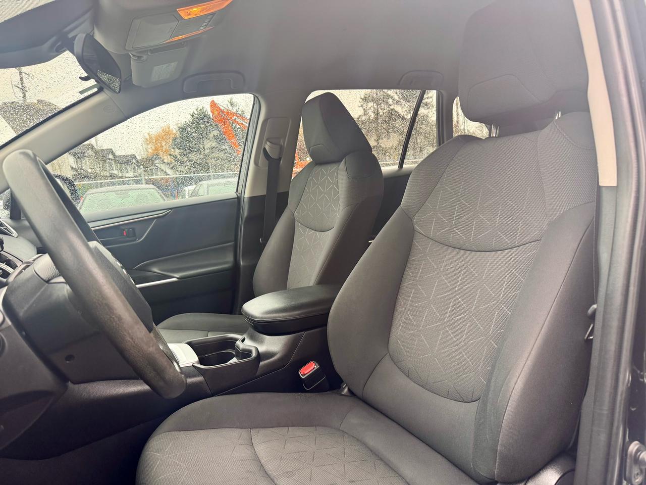 2021 Toyota RAV4 LE FINANCING AVAILABLE Photo9