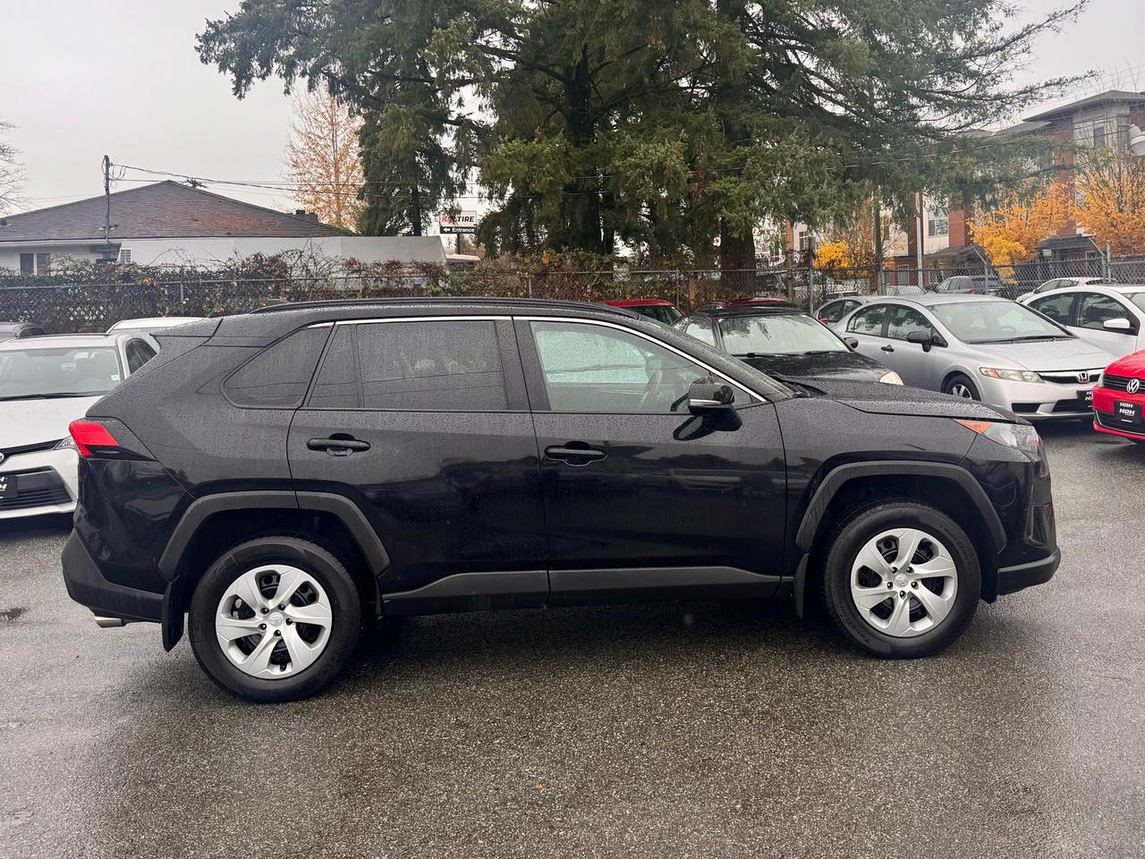 2021 Toyota RAV4 LE FINANCING AVAILABLE Photo4