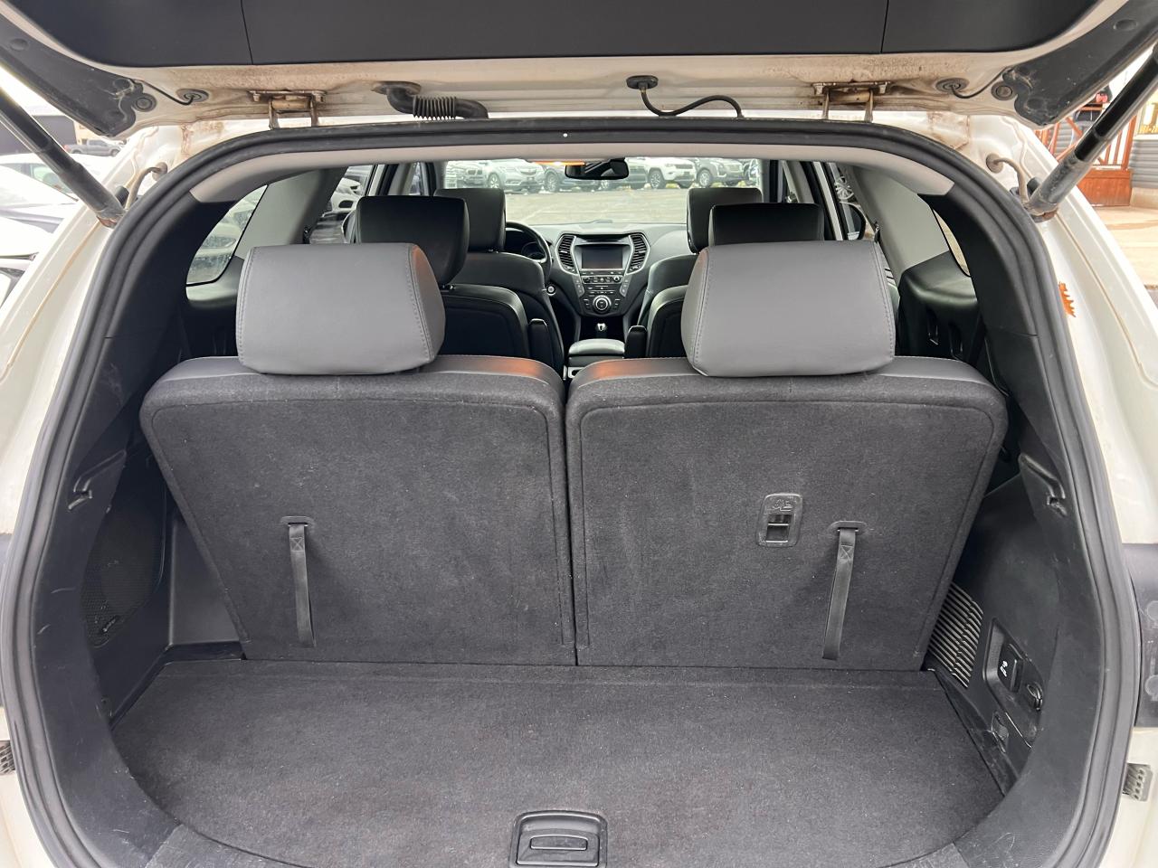 2017 Hyundai Santa Fe XL Luxury Photo