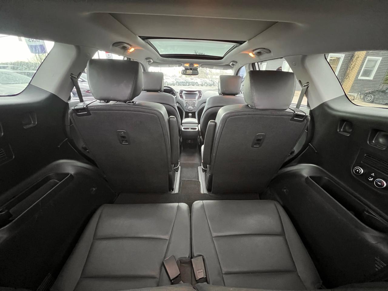 2017 Hyundai Santa Fe XL Luxury Photo