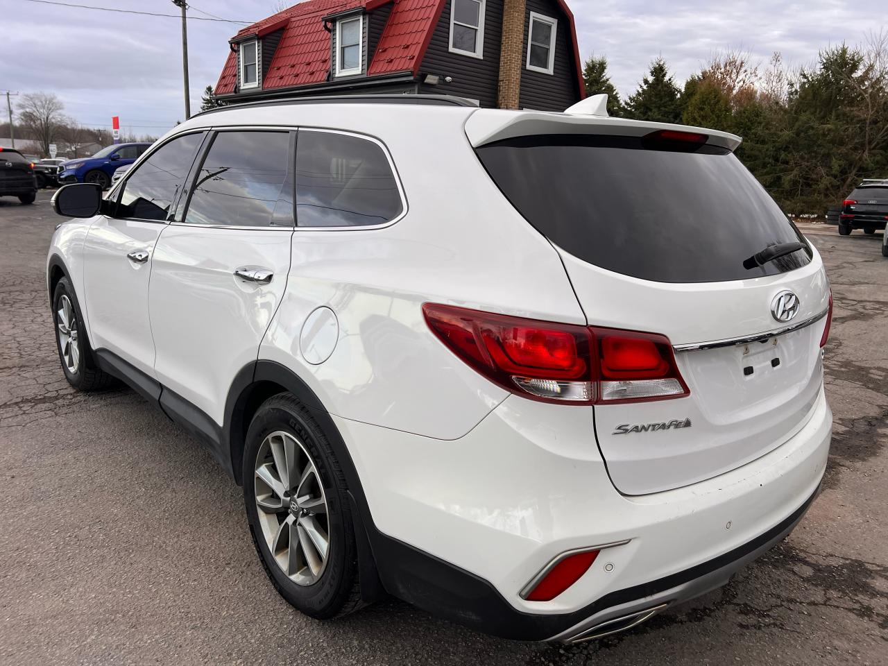 2017 Hyundai Santa Fe XL Luxury Photo4