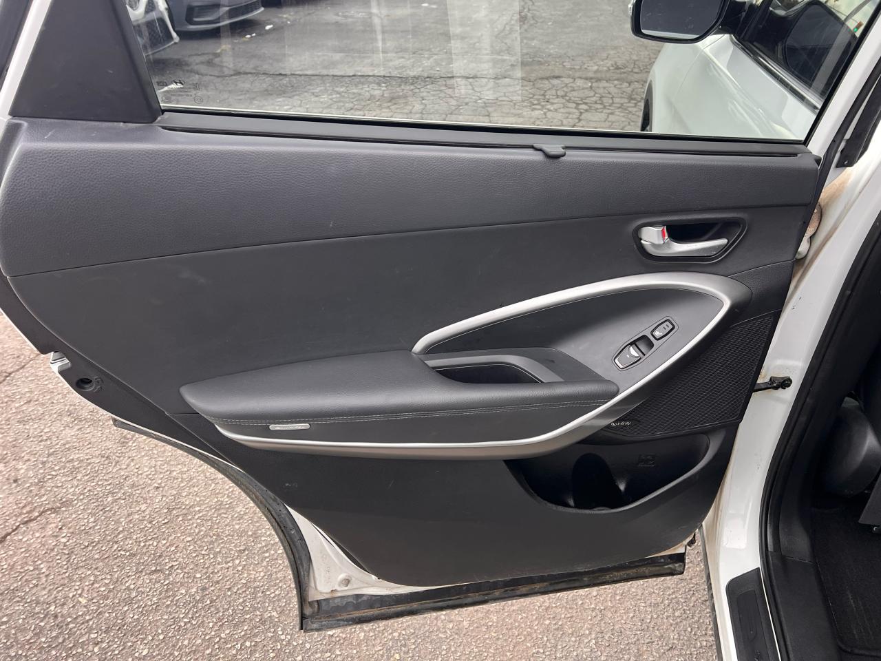 2017 Hyundai Santa Fe XL Luxury Photo