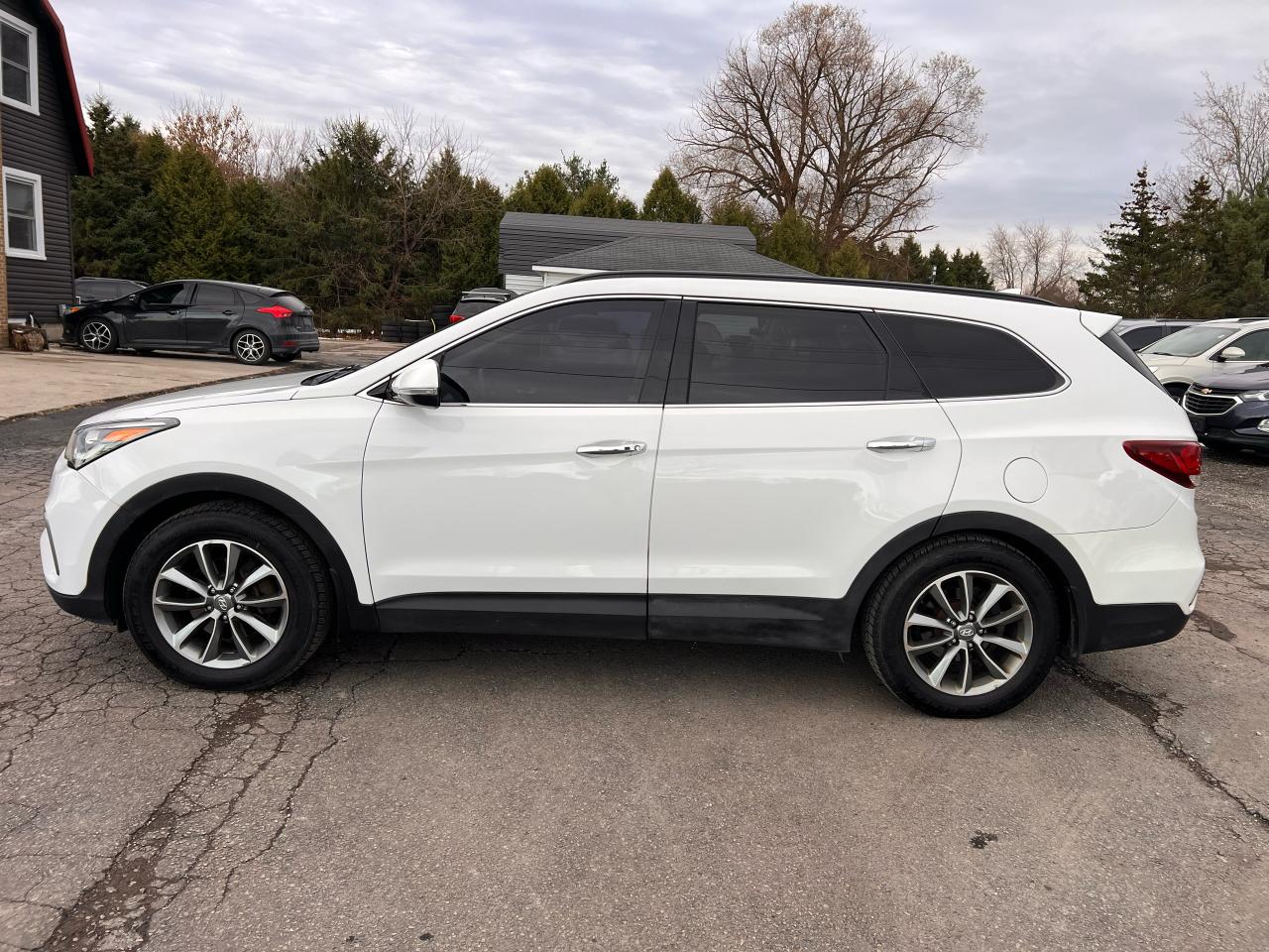 2017 Hyundai Santa Fe XL Luxury Photo