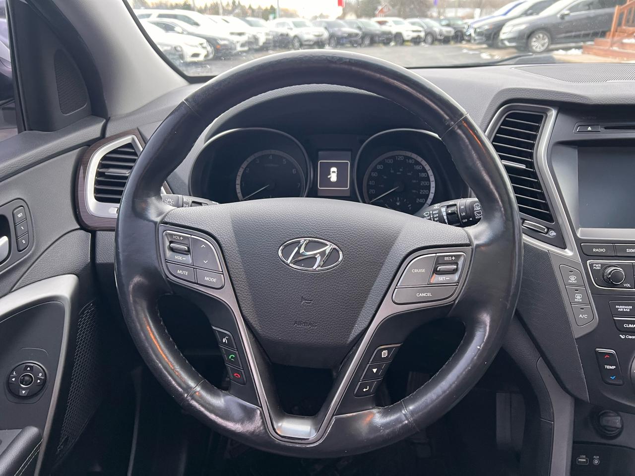 2017 Hyundai Santa Fe XL Luxury Photo